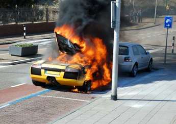 lamborghini prend feu-insolite auto-specialist-auto-1