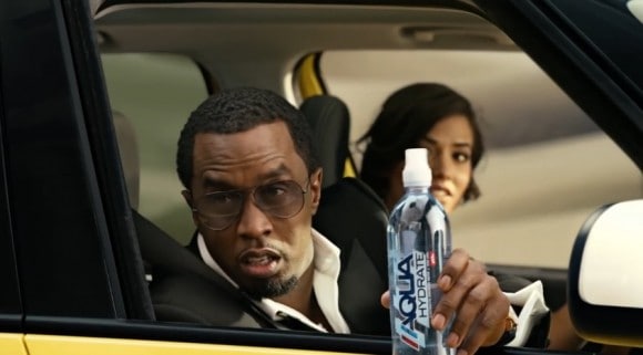 Diddy se fait conduire en Fiat 500L, on aura tout vu !