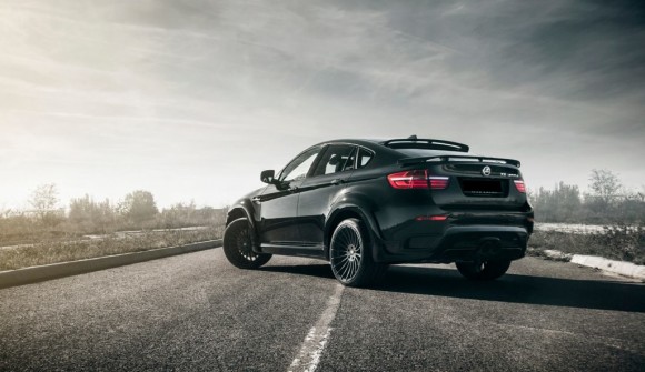 Hamann change les pare-chocs, le capot, les jantes, l'échappement du BMW X6 M50d