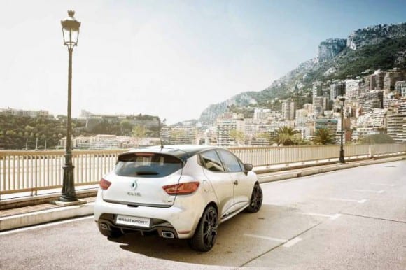 Renault Clio RS Monaco GP se pare d'une robe blanche Givre Nacré