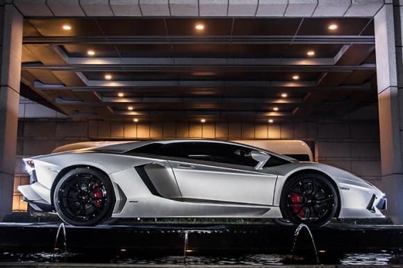 Un gris titane habille cette Lamborghini Aventador Jackie Chan Edition unique