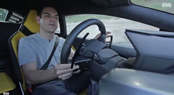Jethro Bovingdon, pilote-essayeur d'EVO Magazine, au volant de la toute nouvelle Lamborghini Huracan LP610-4