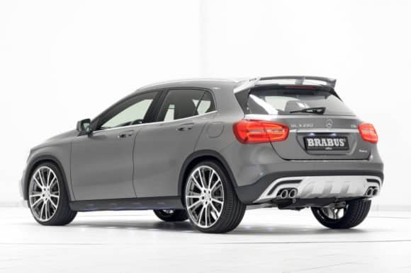Le Mercede GLA reçoit le kit carrosserie spécifique Brabus pour cette préparation