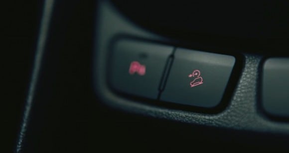 Le bouton magique : appuyer dessus, l'Opel Mokka fait le reste