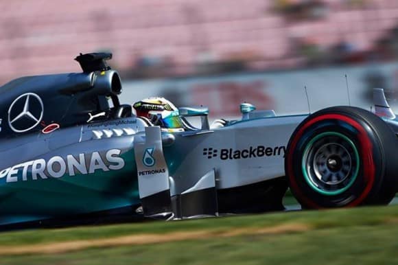 Le roi Nico Rosberg creuse l'écart au championnat sur Lewis Hamilton