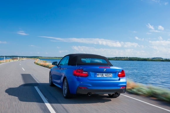 La BMW Serie 2 Cabriolet en bord de mer