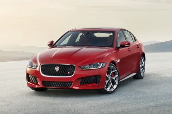 La calandre sportive de la Jaguar XE-S (version V6 de la XE)