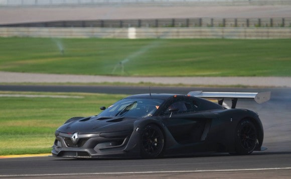 La Renault Sport RS 01 s'imprègne de la chaleur de Valence
