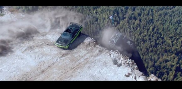 Paul Walker au sommet de la voltige dans Furious 7 