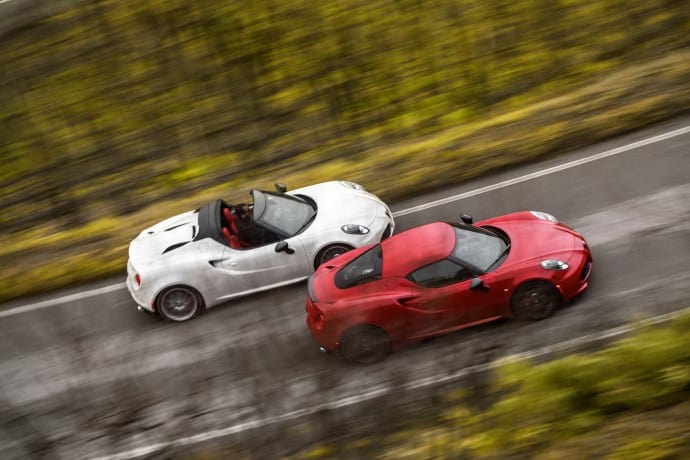 Coupé contre Cabriolet : la 4C Spider permet à ses passagers de profiter du son de la ligne Akrapovic