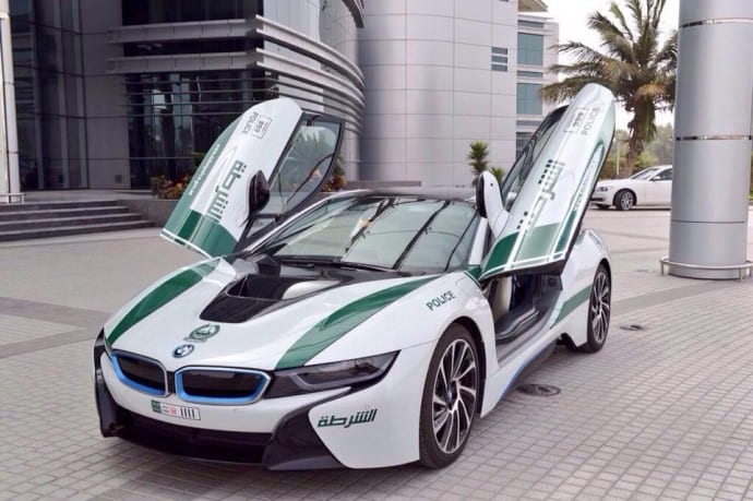 La bavaroise BMW i8 voit la vie en blanc et vert